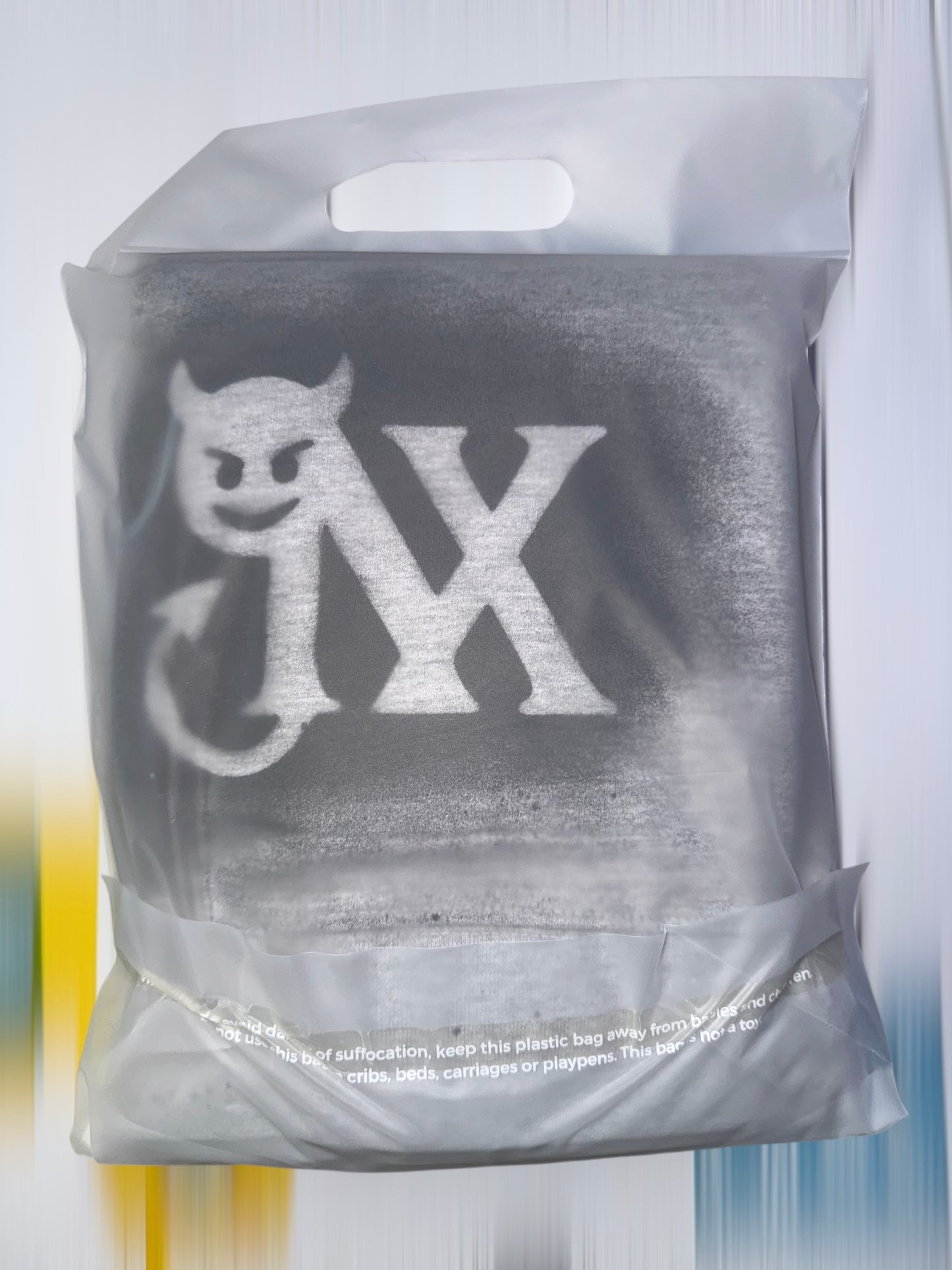 Abrigo NOGHOSTX – Hoodie Gris con Detalles en Diamantes