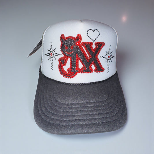 NX hat 🤍🖤❤️
