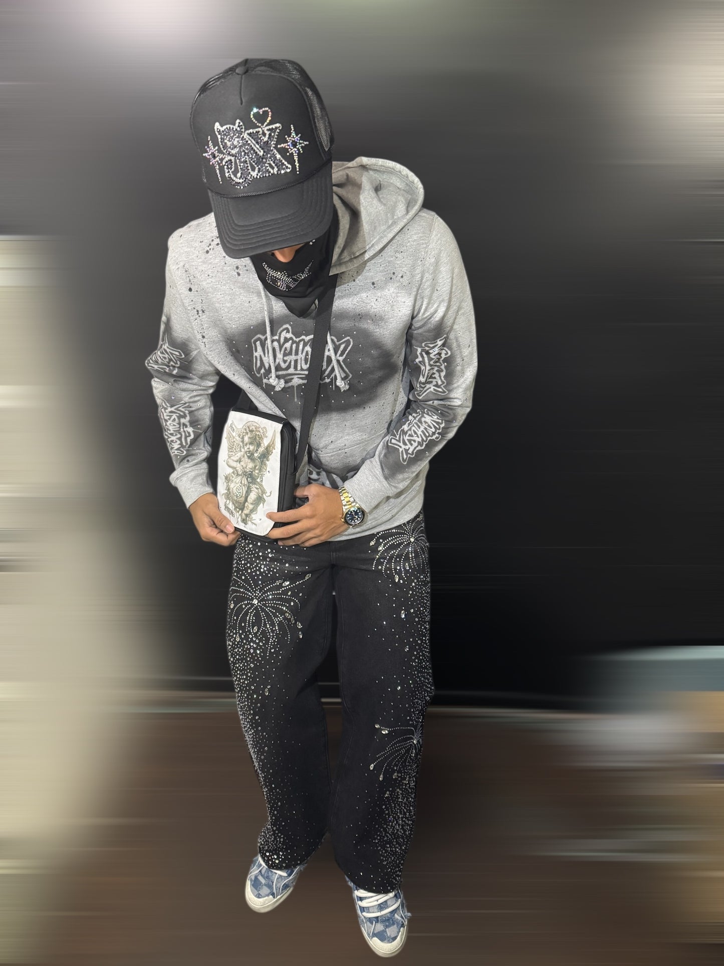 Abrigo NOGHOSTX – Hoodie Gris con Detalles en Diamantes