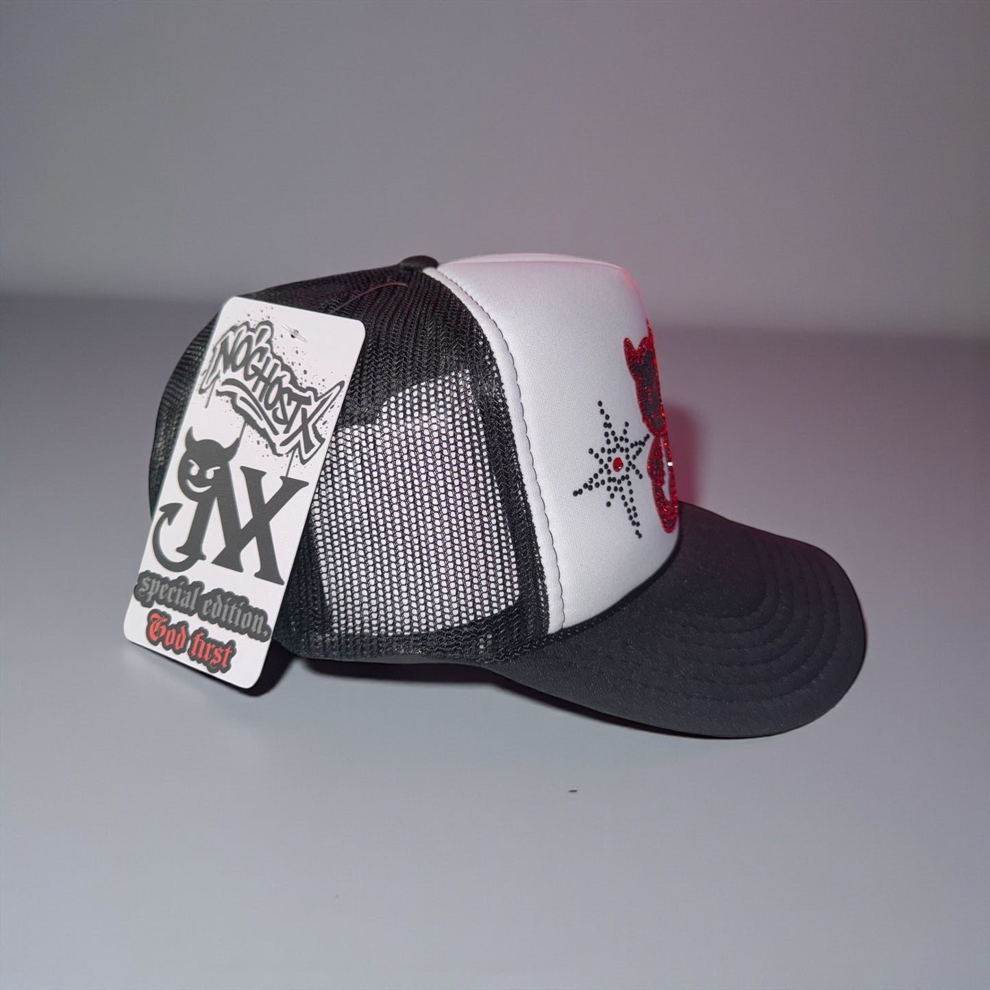 NX hat 🤍🖤❤️