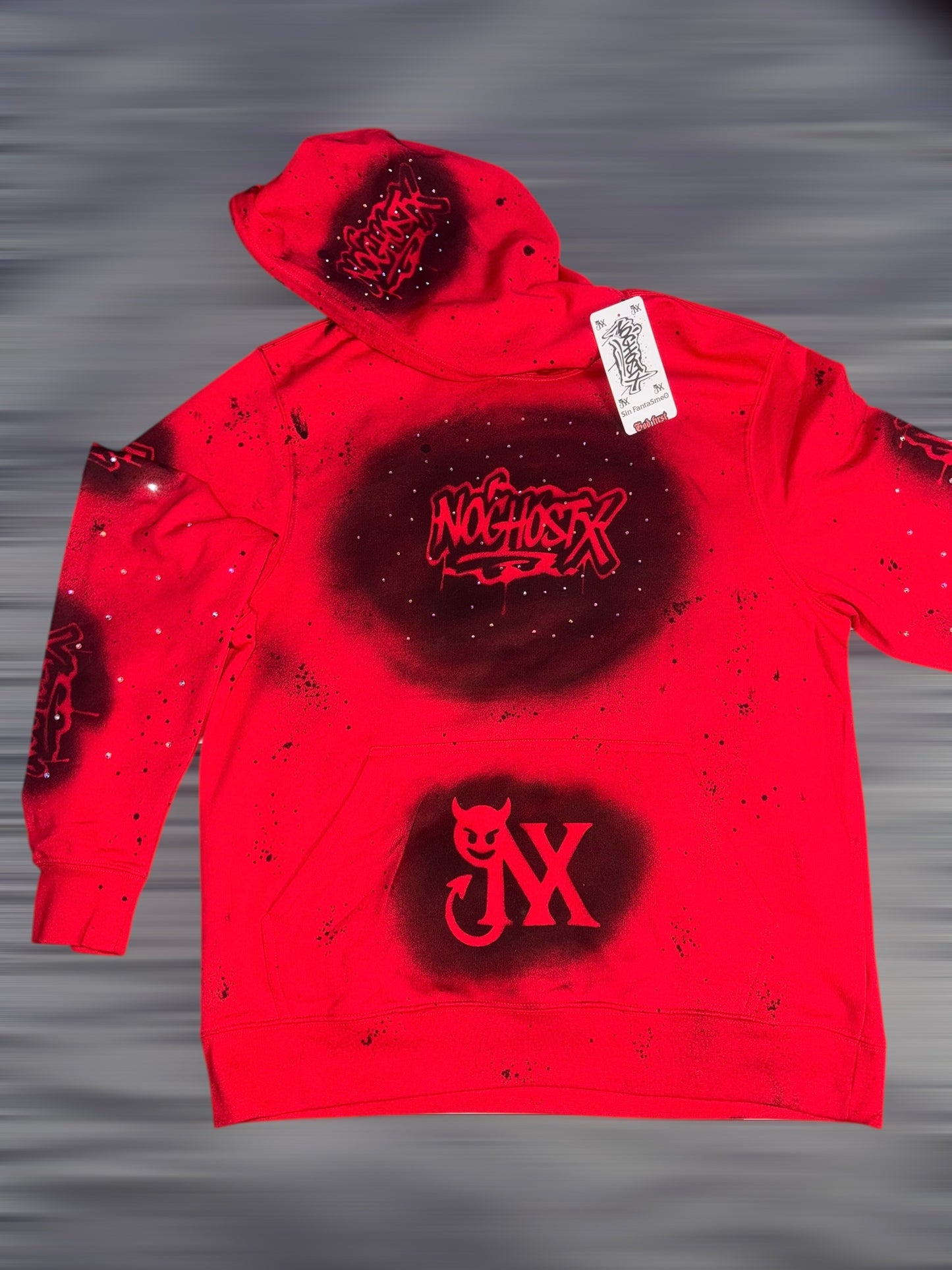 Abrigo NOGHOSTX – Hoodie Rojo con Detalles Urbanos Premium👹