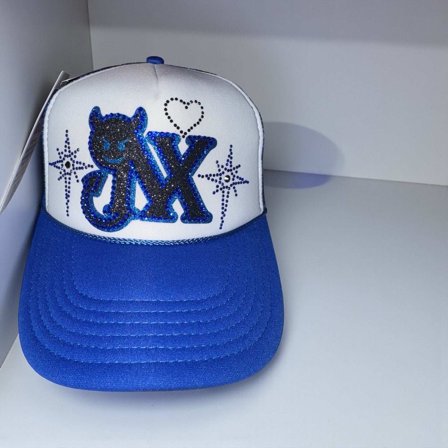 NX hat 💙🖤🤍